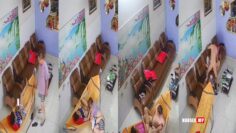 hack-camera-hai-vo-chong-gia-bu-liem-tai-vong-xong-dap-nhau-tren-ghe-sofa.jpg